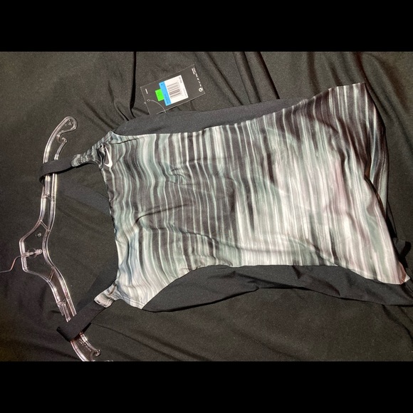 Nike Workout Top NWT - Picture 2 of 7